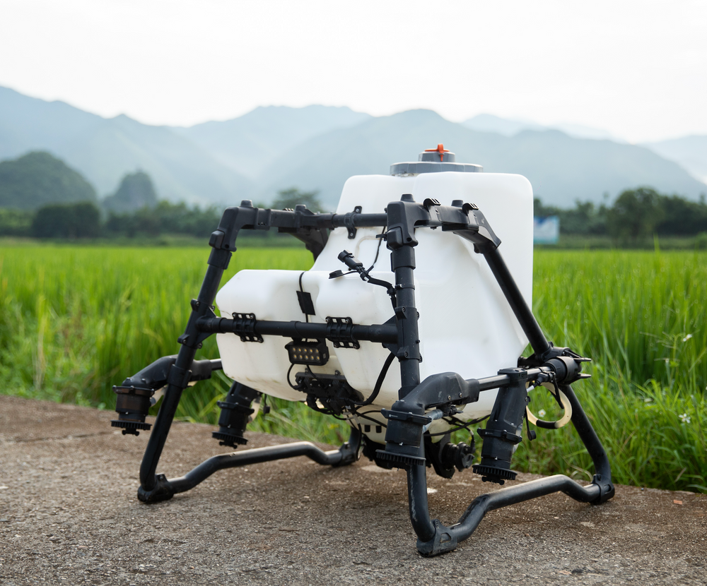 T100 drone 26-gallon spray tank close-up mist nozzles